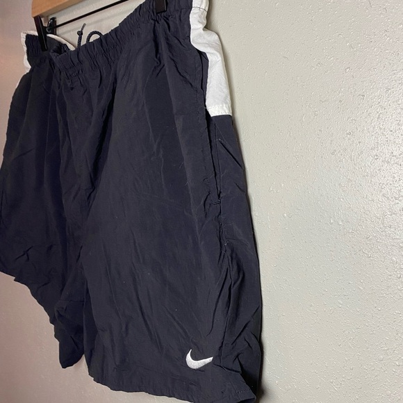 Nike Men's Black Athletic Shorts - Picture 2 of 4